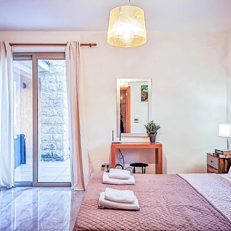 Sleeps 6 With Pool And Air Con * Mavroli