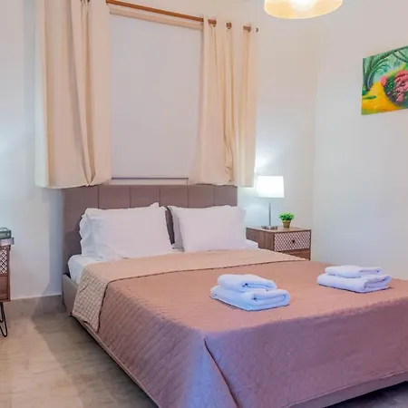 Sleeps 6 With Pool And Air Con