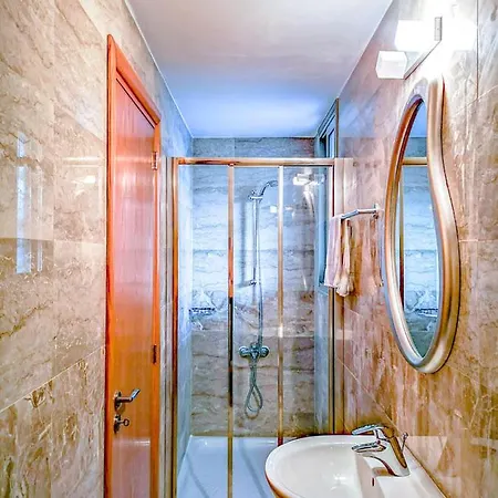 Sleeps 6 With Pool And Air Con Mavroli